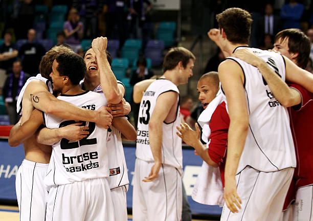 在内的多名 在内的多名